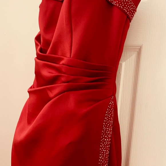 Gorgeous formal evening Gown - Picture 3 of 3